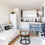 Vue Panoramique Sur Bassin,piscine Et Terrasse *