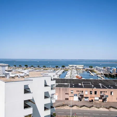 Vue Panoramique Sur Bassin,piscine Et Terrasse Lejlighed