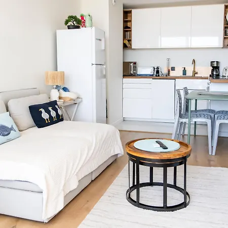 Vue Panoramique Sur Bassin,piscine Et Terrasse *